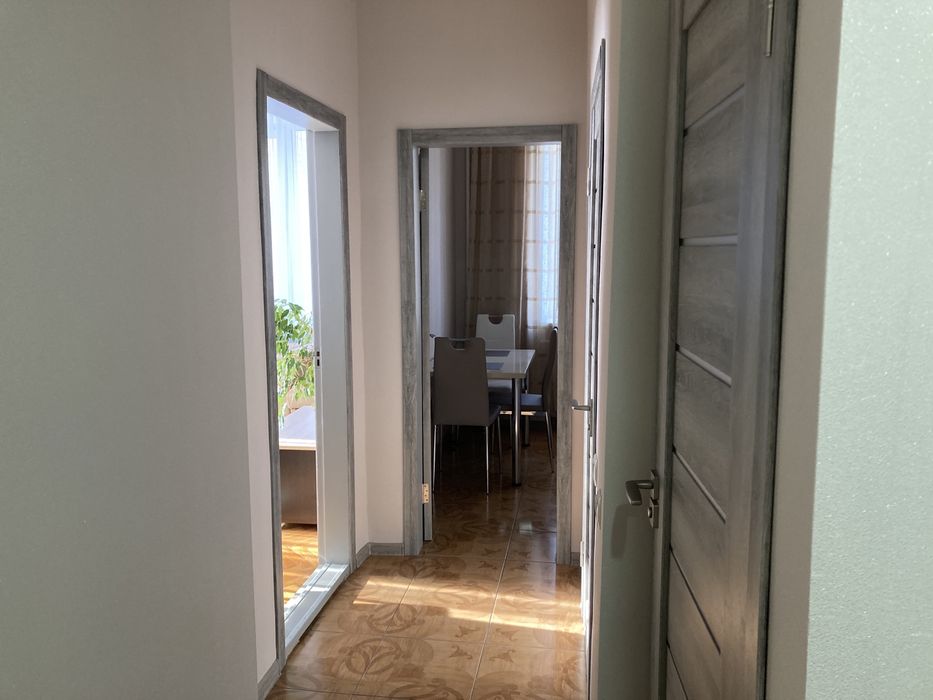 2-к квартира подобово,центр. опалення,на Соборній 101,6 місць,докум.