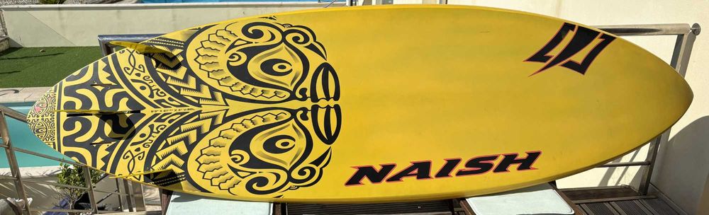 Prancha de SUP Naish Hokua 8'3'' LE com protetor rail RSPro + Saco + Quilhas