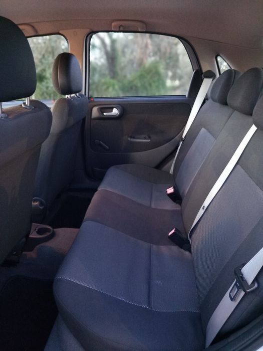 Opel Corsa C 1.2 Twinport 2006
Jantes especiais
Rádio e Leitor CD
Coma