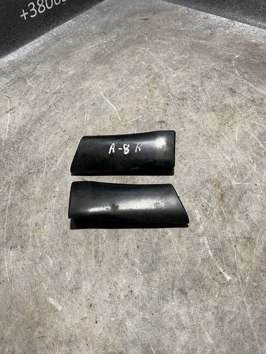 Молдинг накладка переднього крила ліва права Audi A8 D2