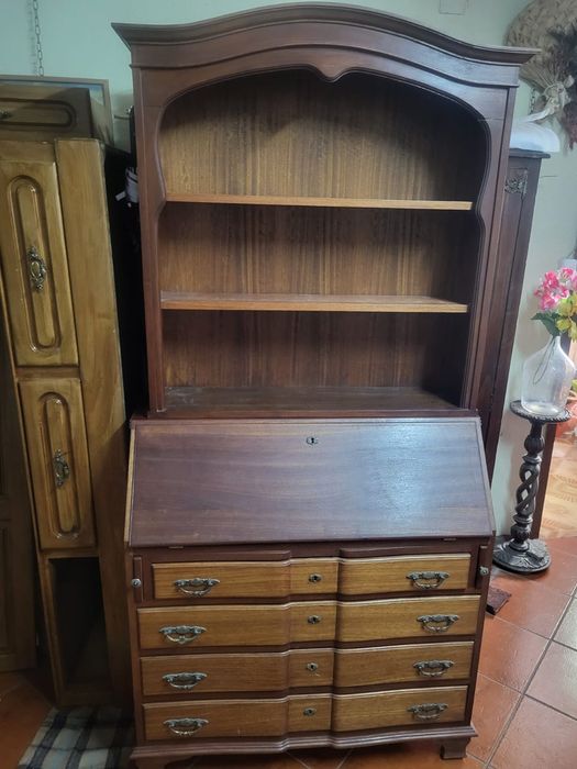 Comoda com papeleira e alcado