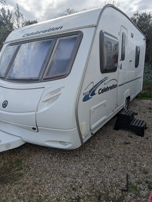 RESERVADA, Caravana/ quarto fixo/4 pessoas/levo ao local