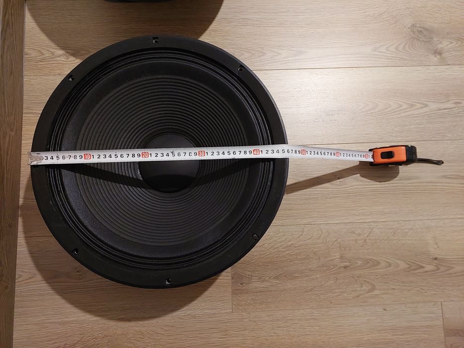 Саббуферні естрадні динаміки