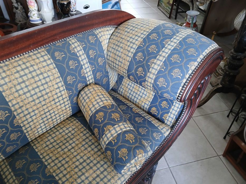 Banqueta de telefone com tampo em marmore