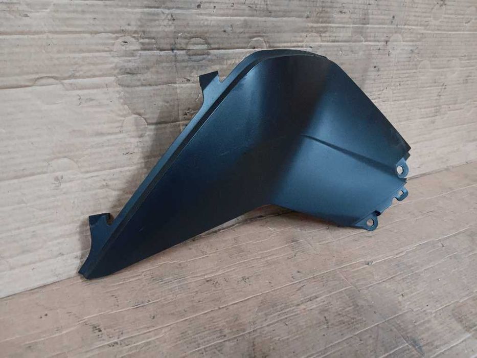 Carenagem esquerda do depósito KTM Duke 125 / 200 / 250 / 390