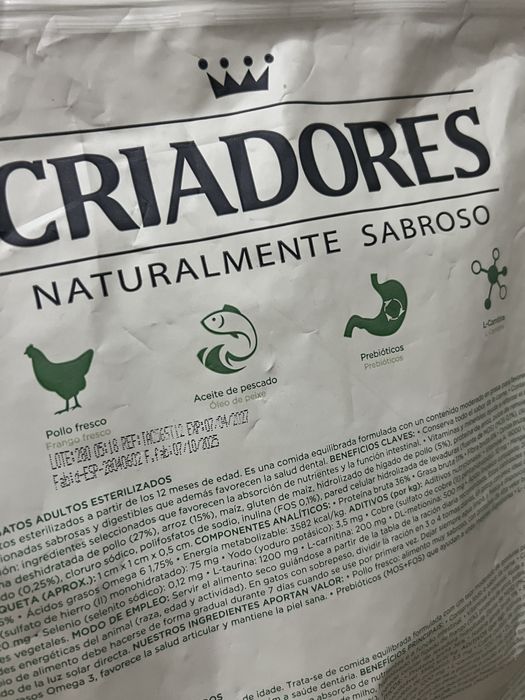 Saco de racao 12kg criadores gatos estrelizados