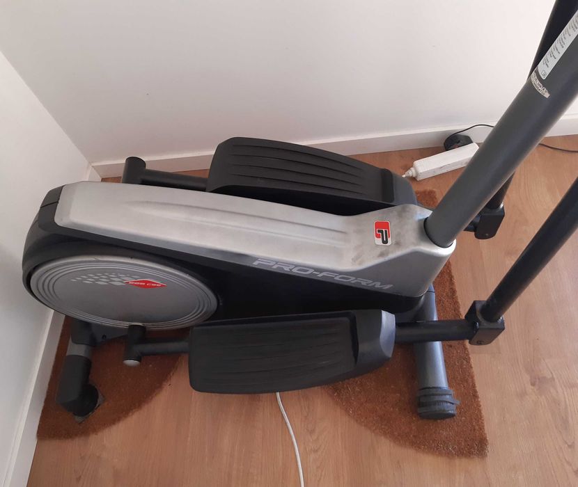 Bicicleta Elíptica ProForm 225 CSE (necessário substituir correia)