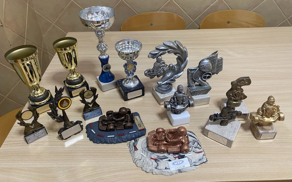 Coleção de taças de karting