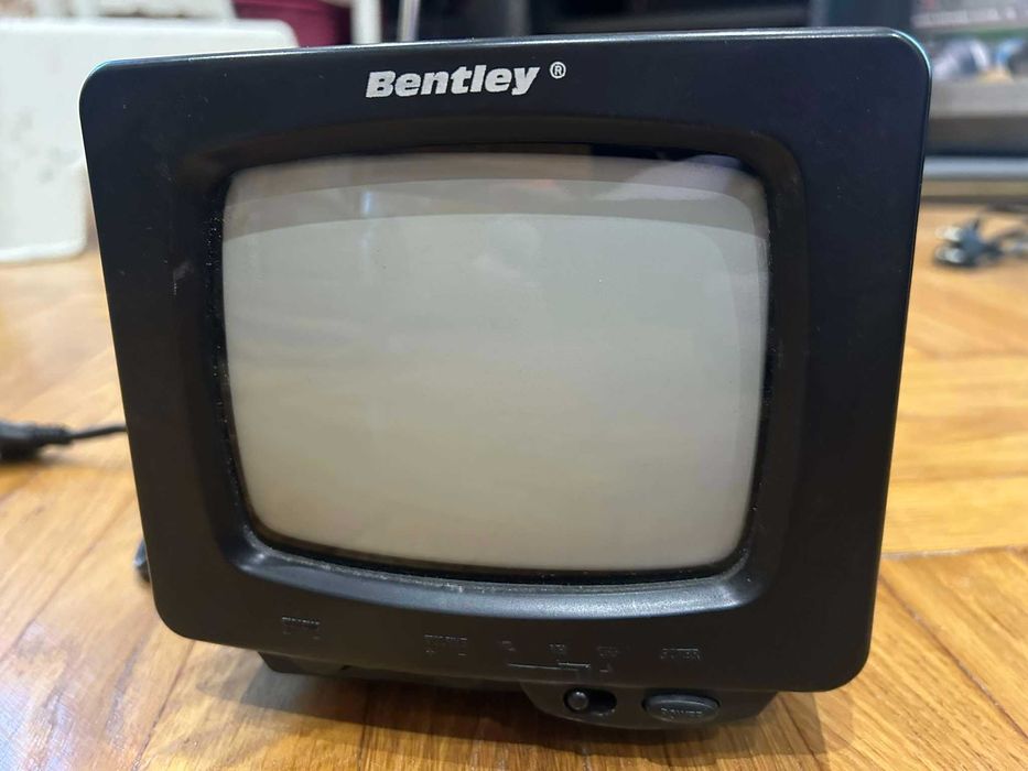 Telewizorek turystyczny 5,5" Bentley z PRL