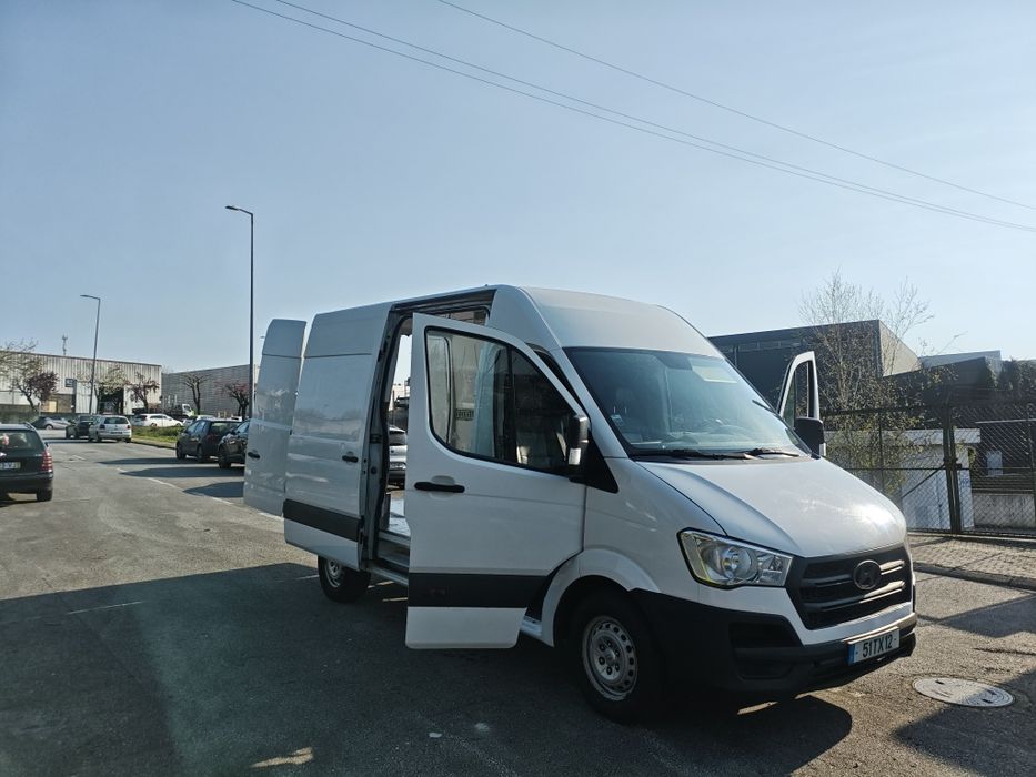 Hyundai H350 com motor novo e sistema de frio