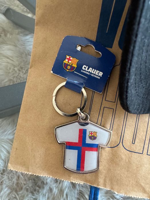 Barcelona zestaw z Camp Nou - czapka, brelok, magnes, torba