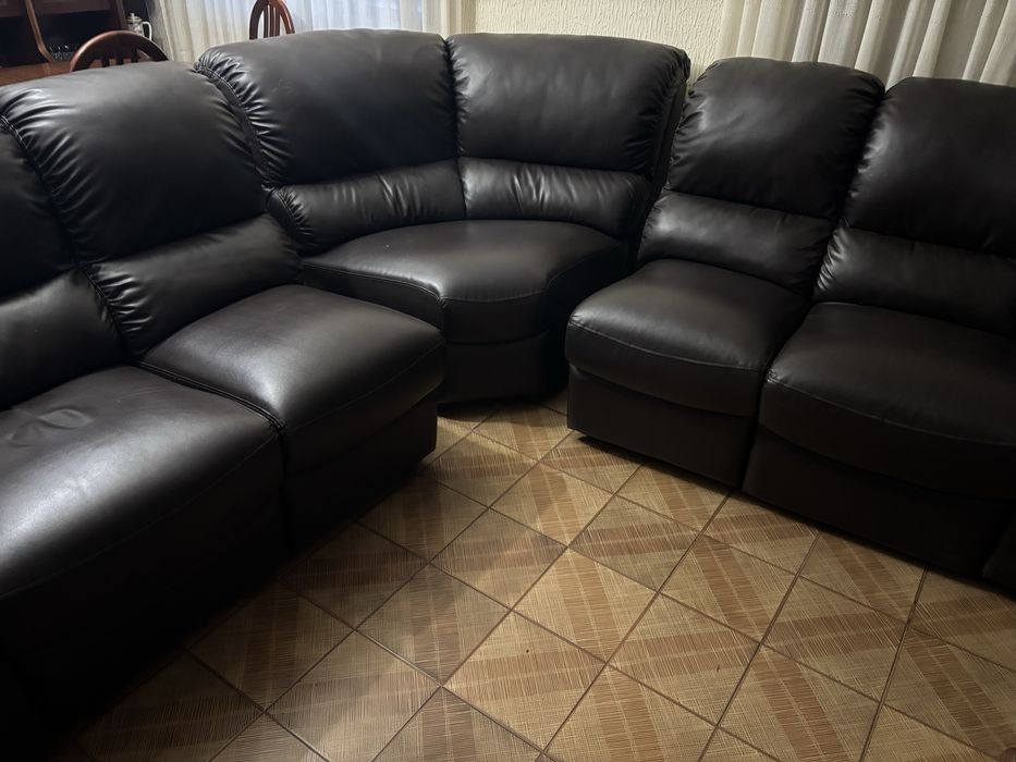 Vendo sofá castanho escuro para 5 pessoas