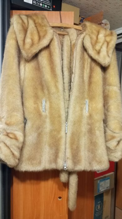 Продам женский полушубок