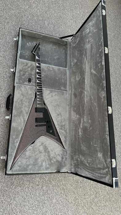 ESP LTD KH-V Kirk Hammett Signature — НОВА + кейс
Продаю оригінальну е