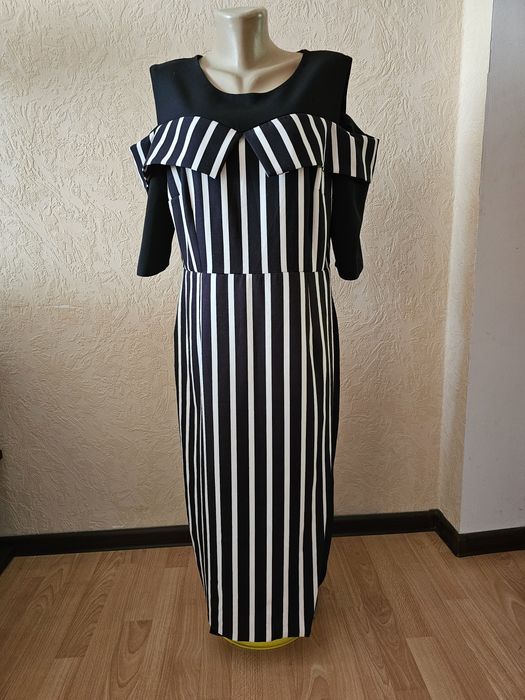 Продам нове плаття , розмір 52 -54 .