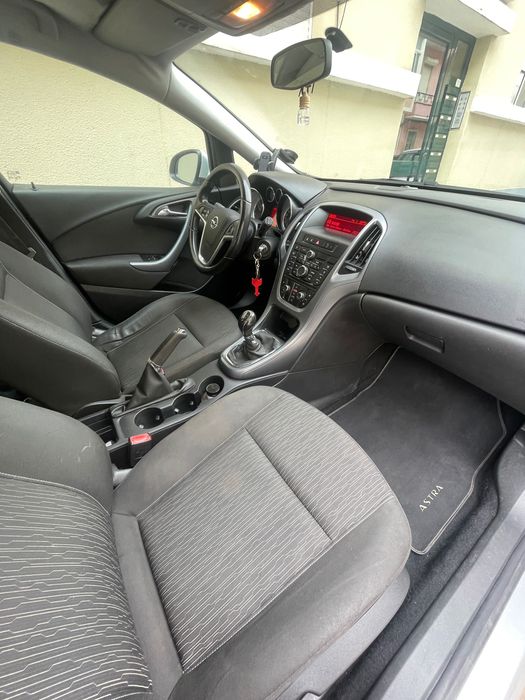 Opel Astra 2014 J Sports Tourer foto 2