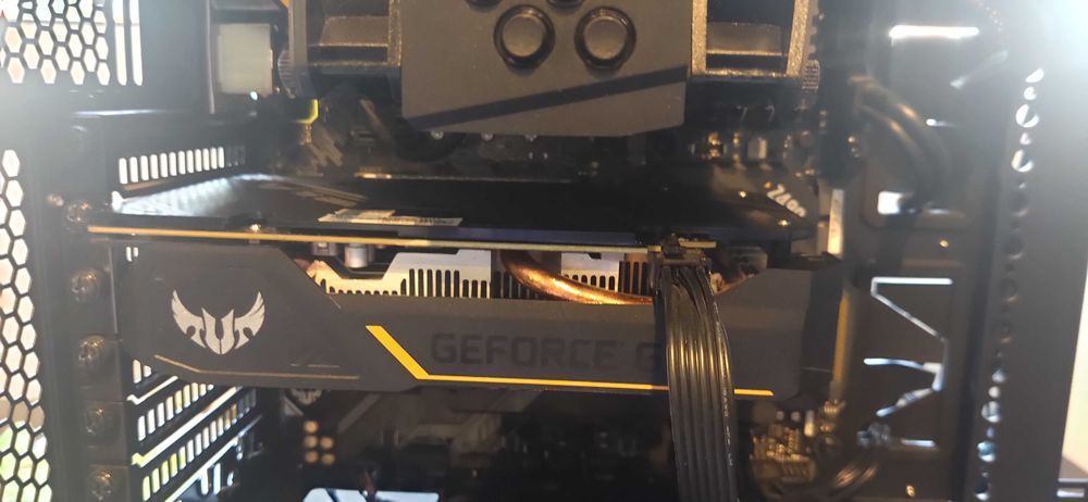 Vendo ASUS NVIDIA GTX 1650 Super TUF Gaming como nova64752347904771122