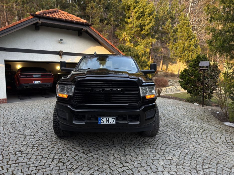 RAM 2500 6.4 Hemi Lift kola 33’ B kategoria