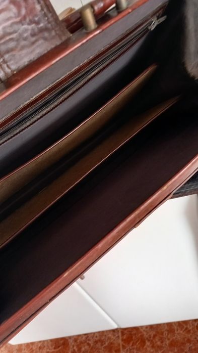 Mala executivo anos 70 em pele verdadeira