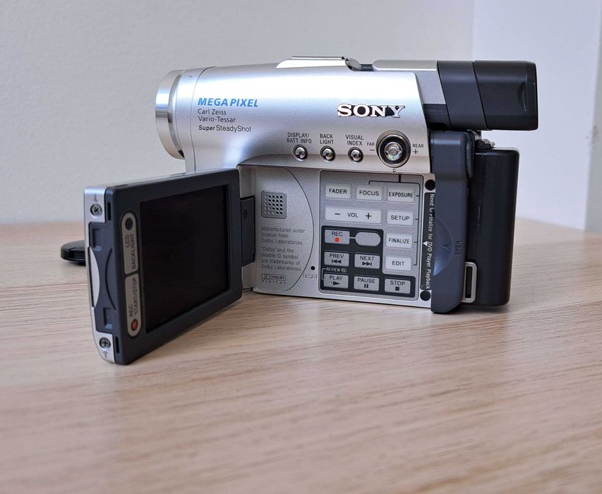 Sony Handycam DCR-DVD201E | Carl Zeiss | A funcionar + acessórios