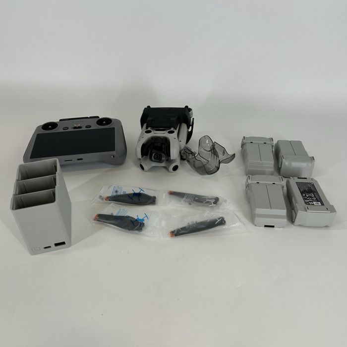 DJI Mini 4 Pro Fly More Combo, like new, with invoice, warranty, and DJI Care64309730123137120