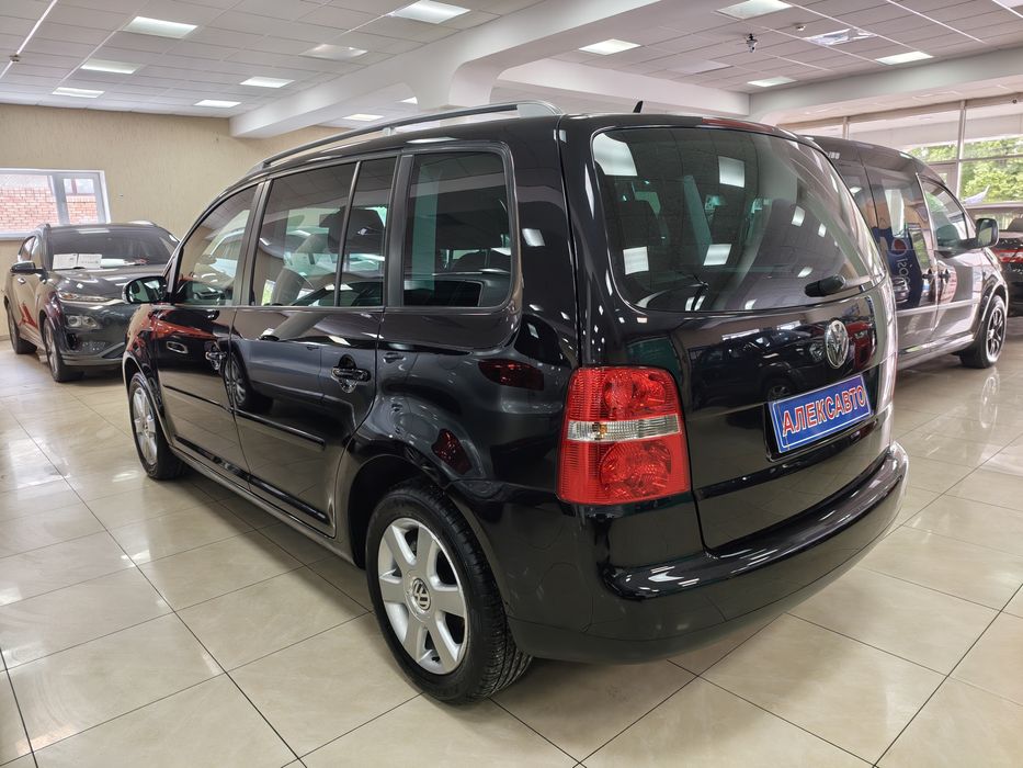 Volkswagen Touran 1.6МРі 8V 5МКПП 2006 р.в. (102 к.с.)