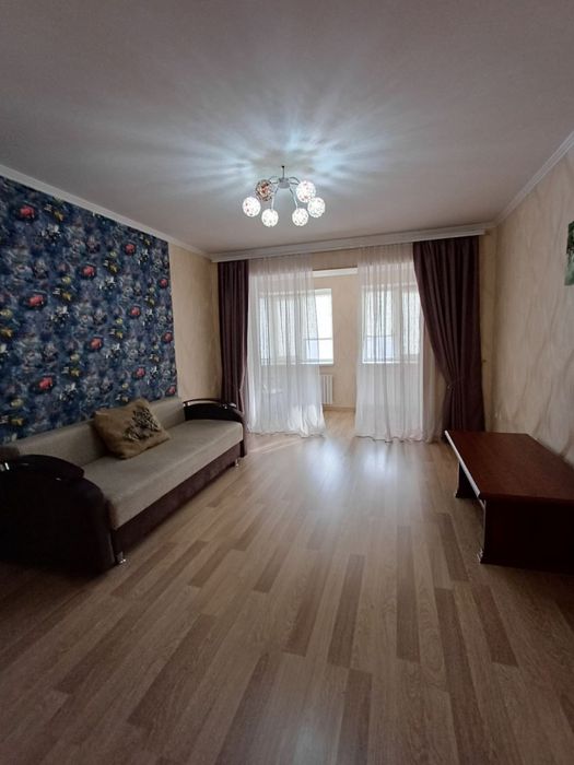 Продаж 2-к квартири, вул. Академіка Сахарова цегляний будинок