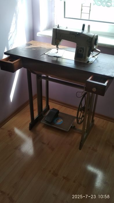 Stół do maszyny do szycia