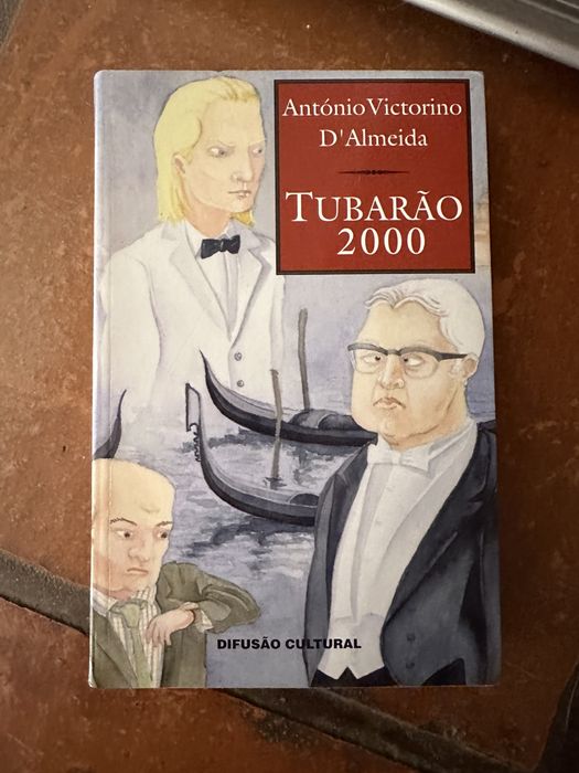 Livro de António Victorino D'Almeida - Tubarão 2000.