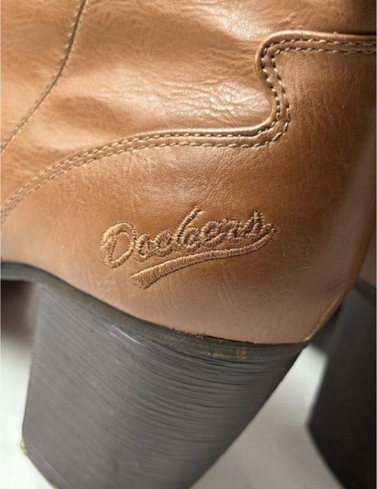 Жіночі шкіряні  чоботи козаки коричневого кольору dockers