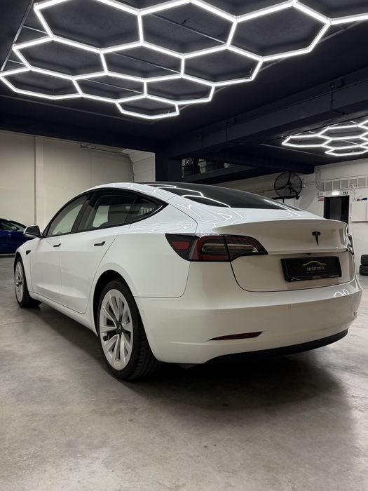 Tesla Model 3 — fotografia 5