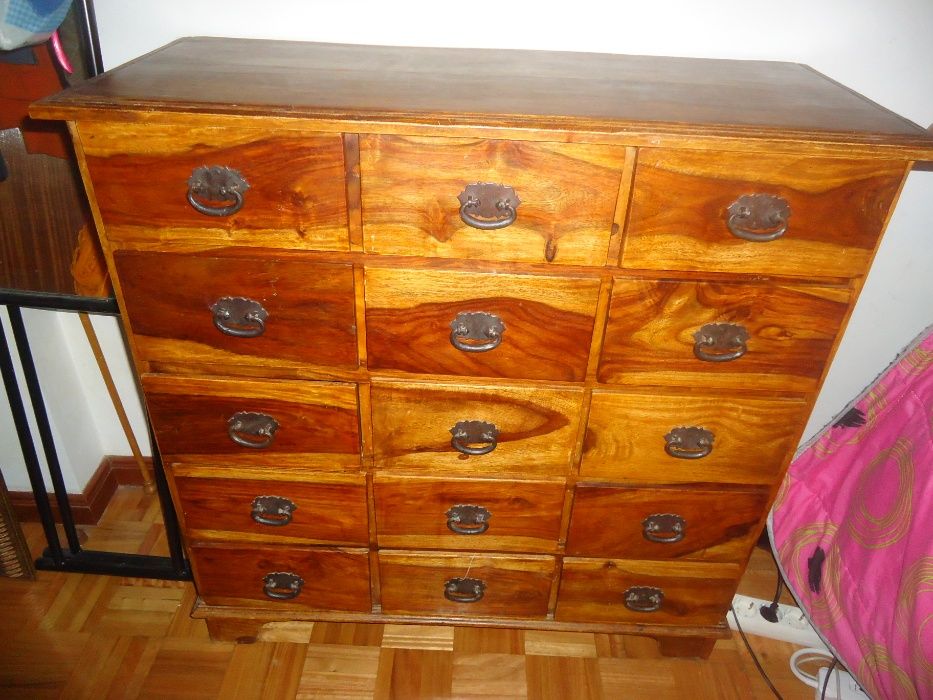 Móvel Contador em Madeira Exotica com 15 Gavetas