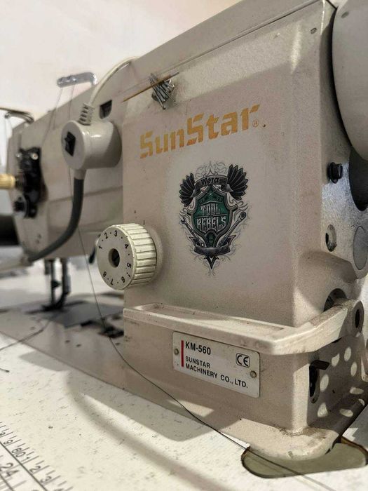 Промышленная швейная машина Sun Star KM-560B в комплекте со столом