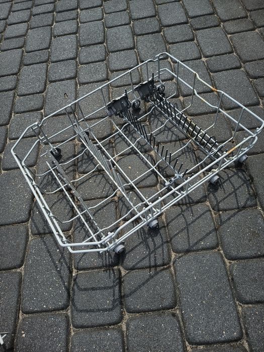Kosz do zmywarki Bosch dolny.