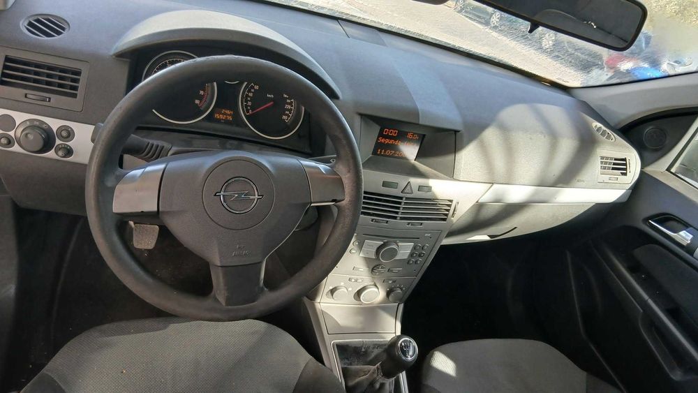 Vendo ou troco pcx ou nmax , Opel Astra H 5p (2004) – Bem Estimado e Económico