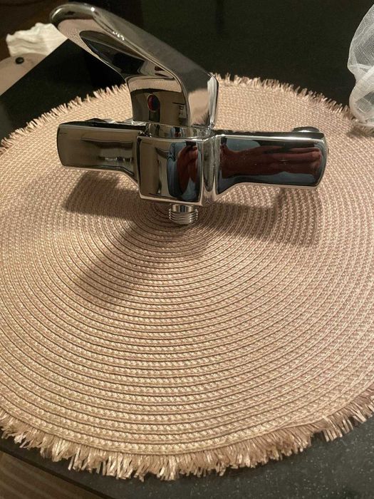 Conjunto de torneiras em cascata de WC