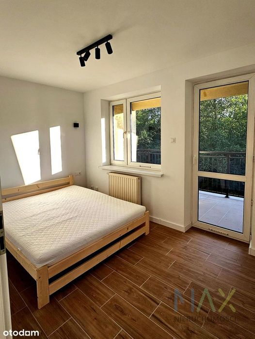 Swieżo wyremontowane 2 pokoje z dużym balkonem - Widok 2