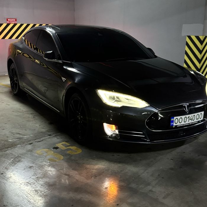 Tesla Model S 85
