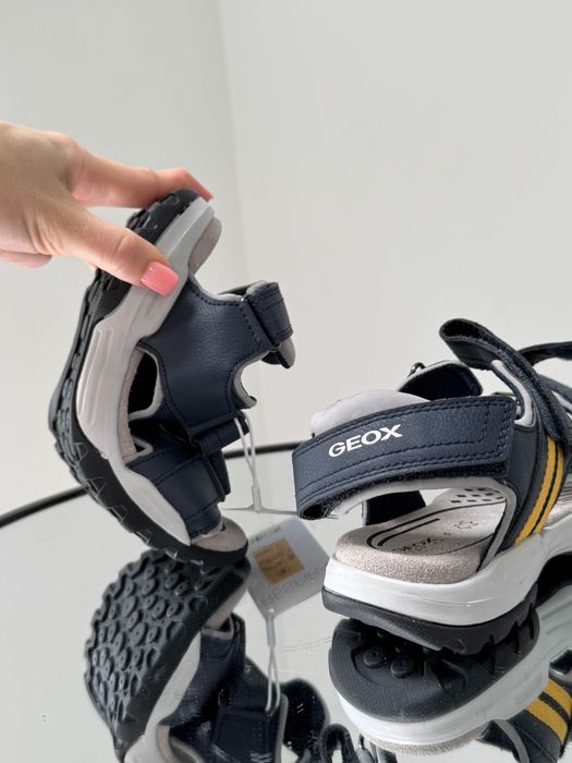 Детские качественные босоножки на липучках Geox 35р