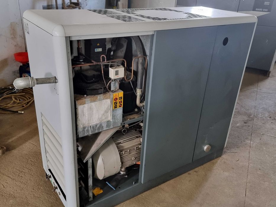 Sprężarka śrubowa ATLAS COPCO GA30VSD FF  z osuszaczem - Kompresor