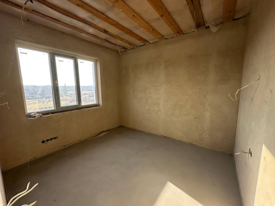 Продам котедж з міськими комунікаціями та гаражем