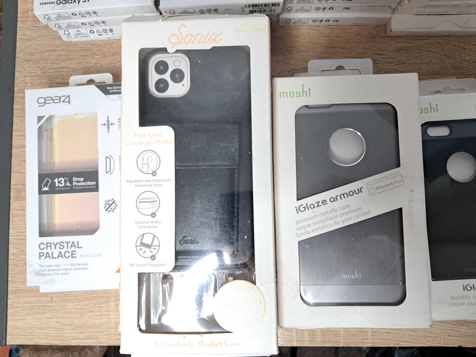 Лот чохлів для телефону 49 штук.