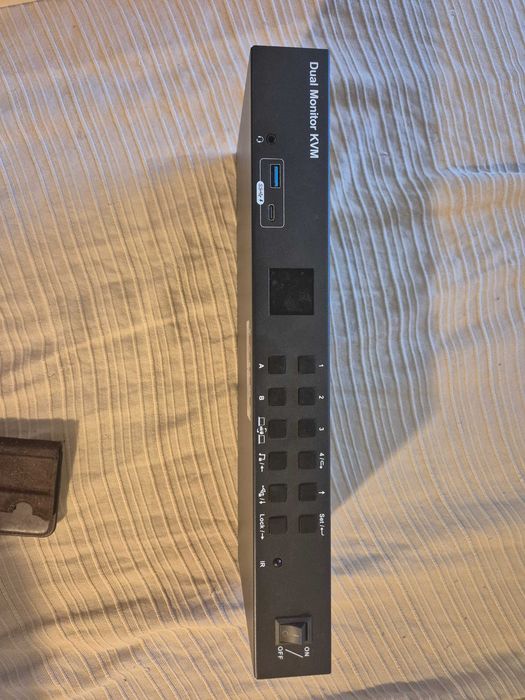 KVM Switch TESmart 4 PC to 2 Monitors ( ‎HKS0402A2U-EUBK )