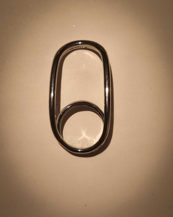 Anel duplo minimalista e irreverente