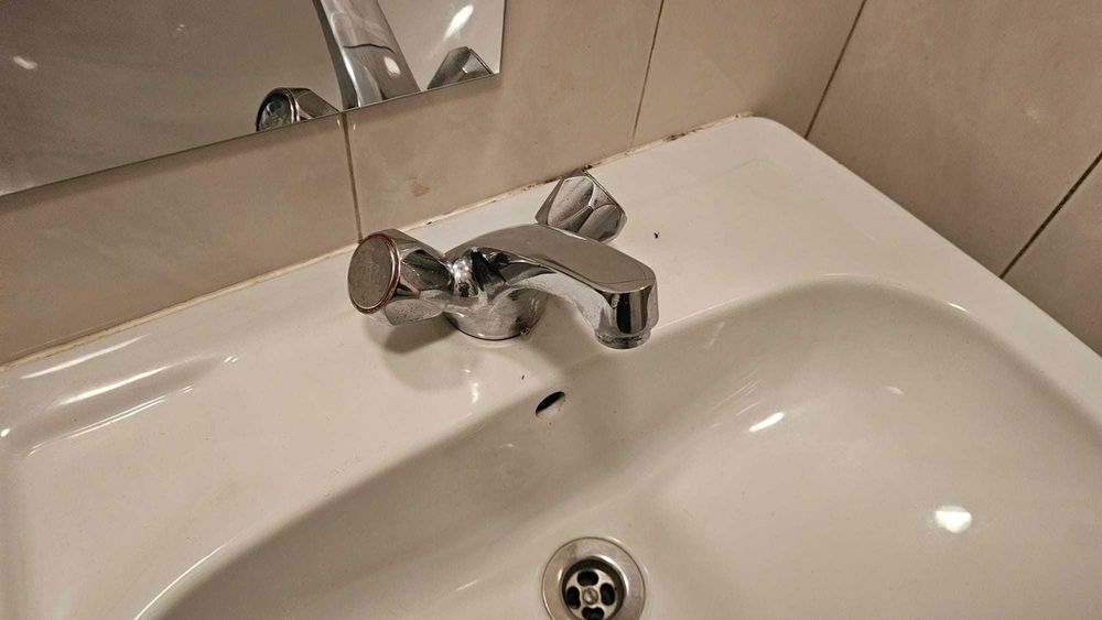 Lavatório e espelho!