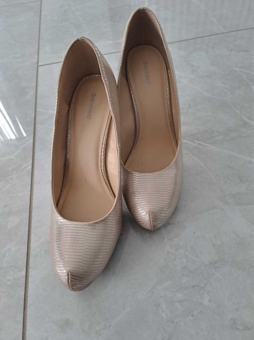 Szpilki damskie  złote 41.