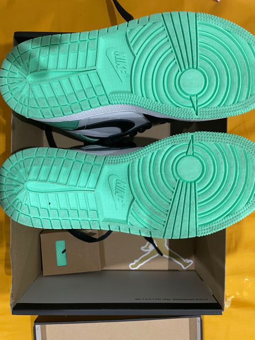 Air jordan retro glow green