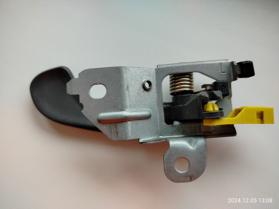 Mitsubishi Space Star 2004  Ручка внутрішня передня ліва. MR 288395.