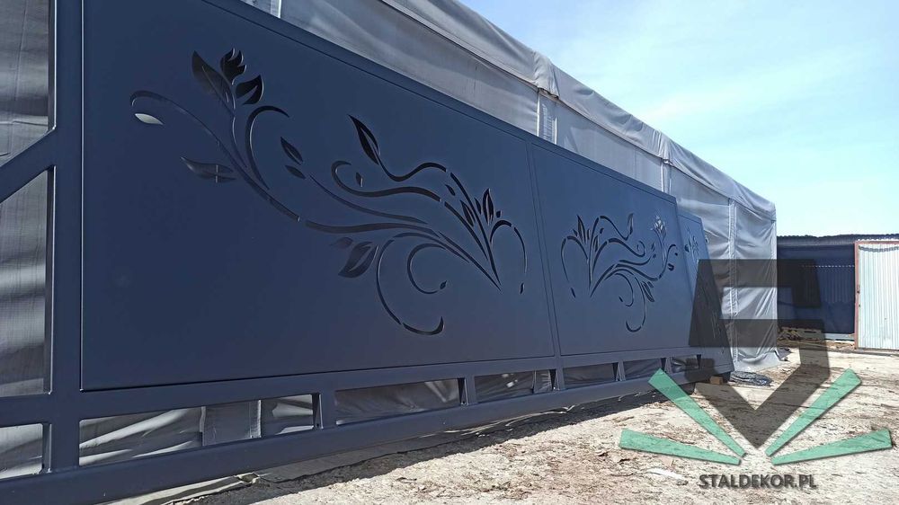Brama przesuwna 4x1,5m wycinana laserowo, CNC,  panelowa.  Corten.