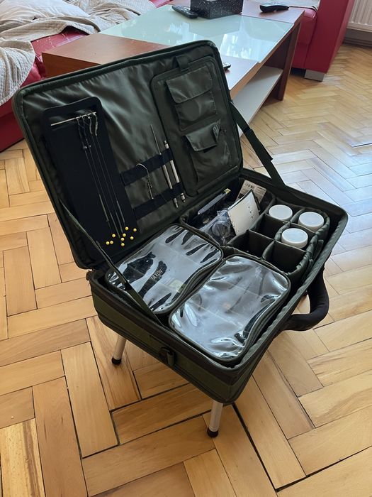 Organizer wędkarski ze stolikiem NGT